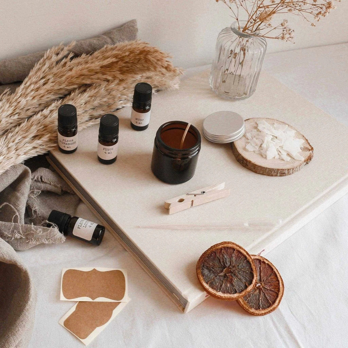 Kit fabrication bougie DIY avec huiles essentielles et accessoires pour créer des bougies maison
