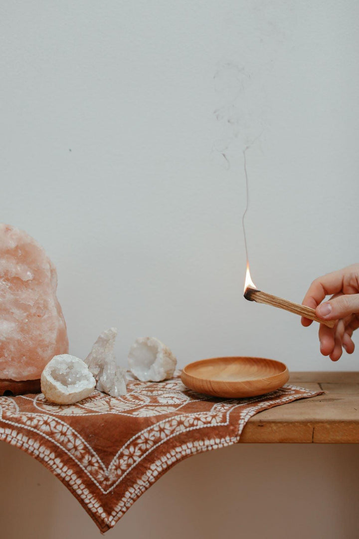 Purifier sa Maison des Énergies Négatives : 6 méthodes,,La Bougie Herbivore,FR,labougieherbivore.live