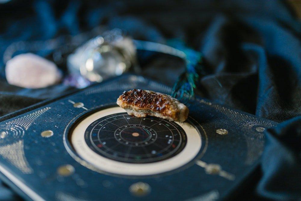 Quelle est la Différence entre le Signe Solaire, Lunaire et l’Ascendant en Astrologie ?,Bougie Astro, Bougie Parfumée, Palo Santo,La Bougie Herbivore,FR,labougieherbivore.live