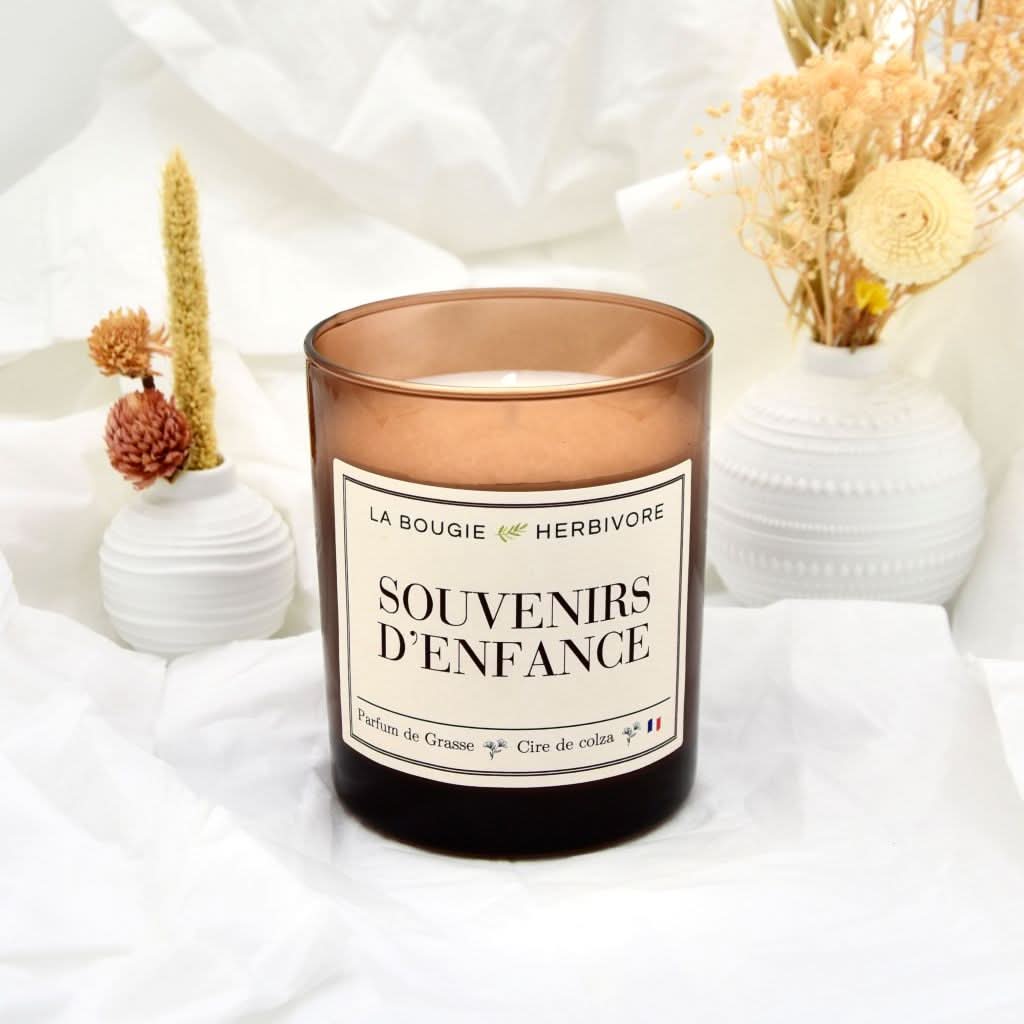 Bougie Parfumée Souvenirs d'Enfance Verre Ambré | Cire de Colza | Parfum de Grasse - 180g - La Bougie Herbivore