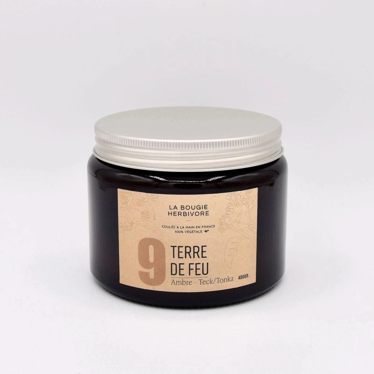 Bougie parfumée ambre teck de La Bougie Herbivore dans un pot en verre élégant