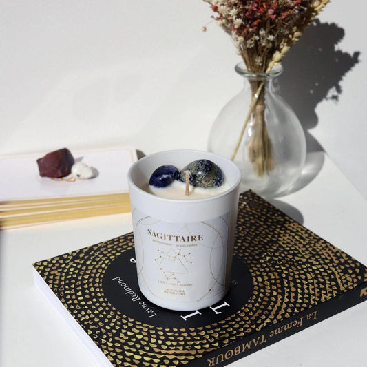 Bougie astro Sagittaire de La Bougie Herbivore avec décor en cristal et arômes apaisants