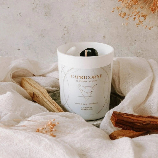 Bougie astrologique Capricorne avec pierre de lave et cristaux pour une ambiance zen et spirituelle