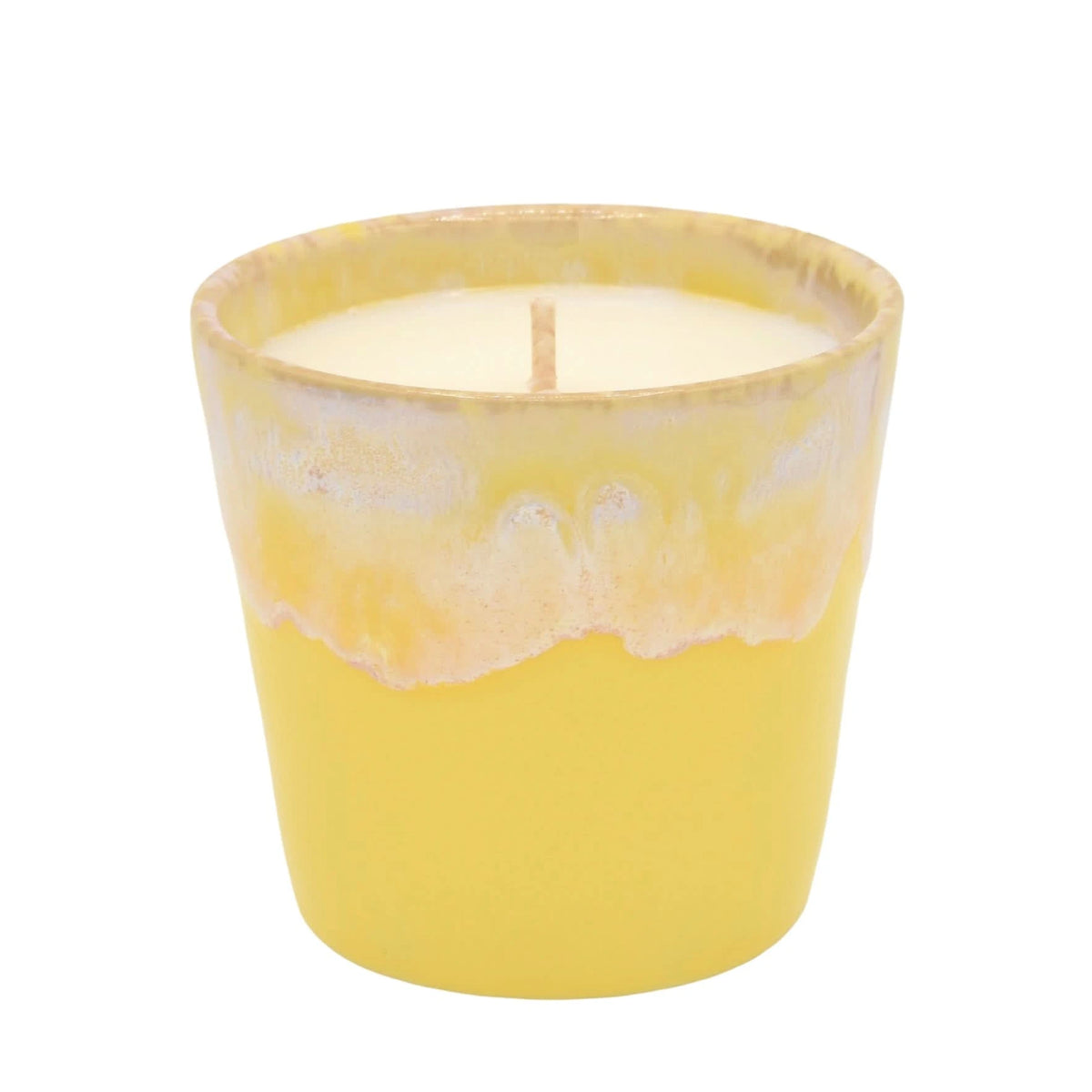 Bougie en grès jaune de La Bougie Herbivore avec une mèche centrale pour une ambiance chaleureuse