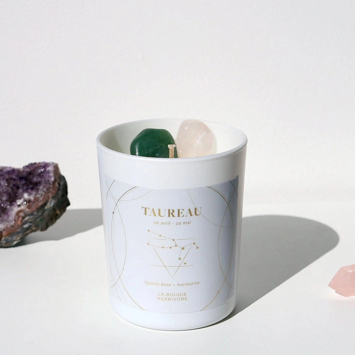 Bougie signe astrologique Taureau avec quartz rose et aventurine dans un design élégant