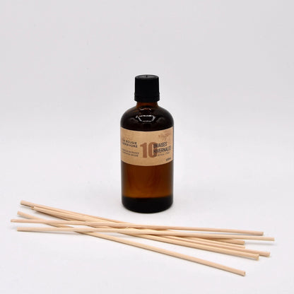 Diffuseur La Bougie Herbivore avec parfum feu de bois cèdre et tiges en bois pour une ambiance chaleureuse