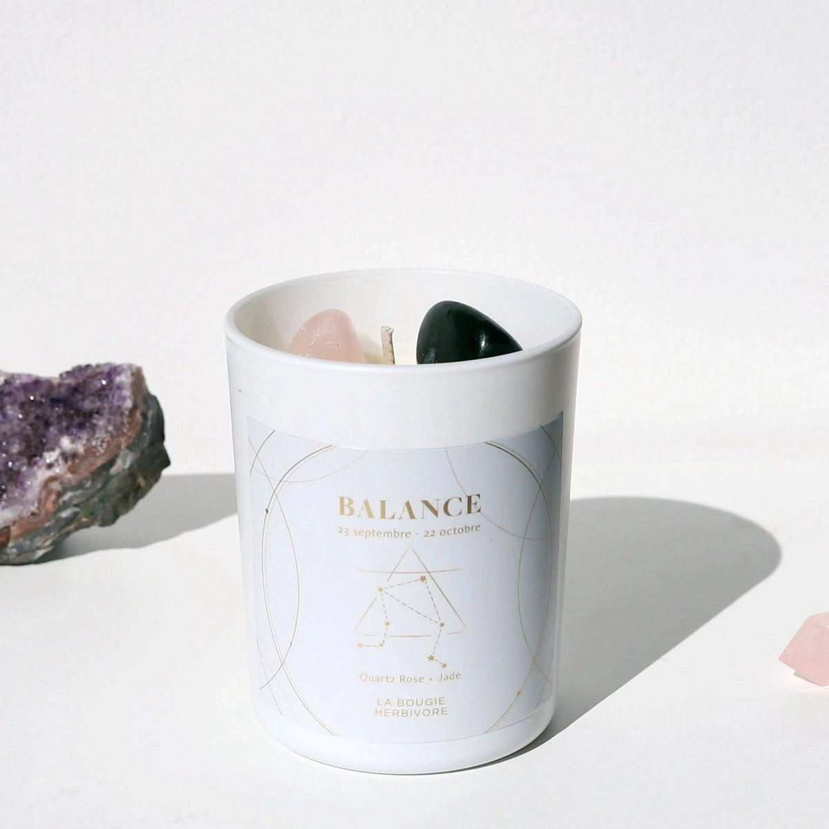 Bougie astrologique Balance de La Bougie Herbivore avec quartz rose et jade pour un équilibre spirituel