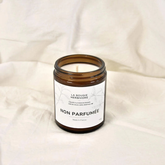Bougie écologique sans parfum de La Bougie Herbivore, présentée dans un pot en verre élégant