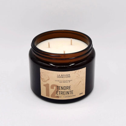 Bougie rose cardamome de La Bougie Herbivore avec plusieurs mèches pour une ambiance douce